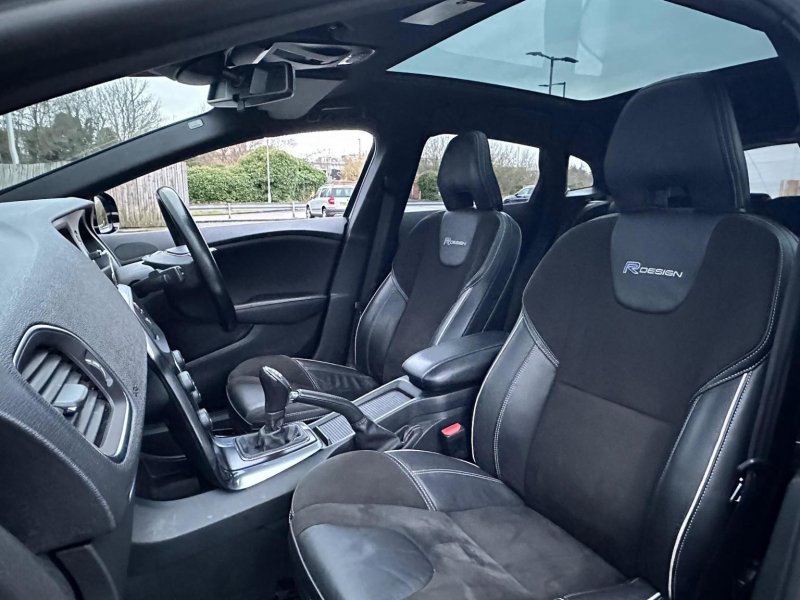 VOLVO V40
