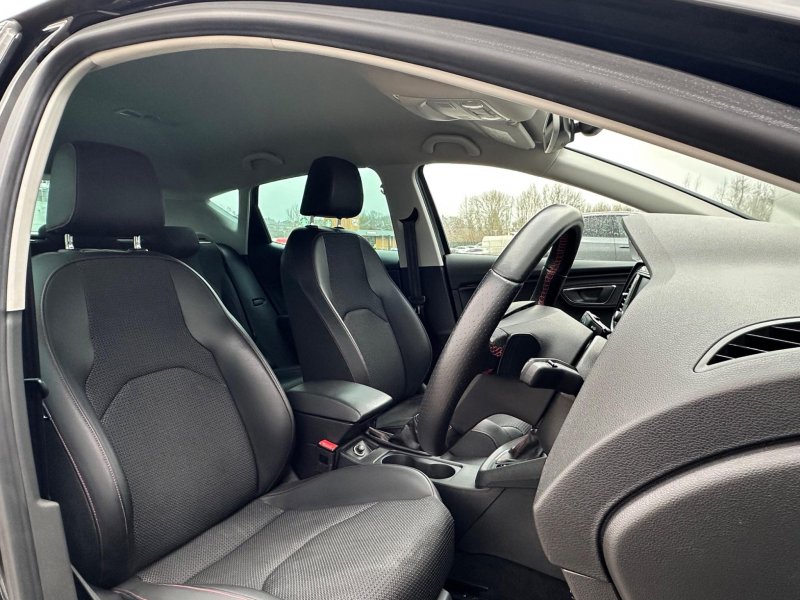 SEAT LEON