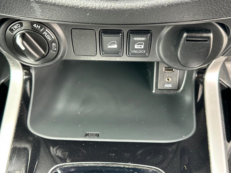 NISSAN NAVARA