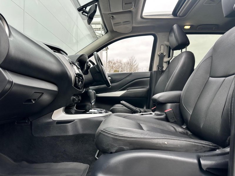 NISSAN NAVARA