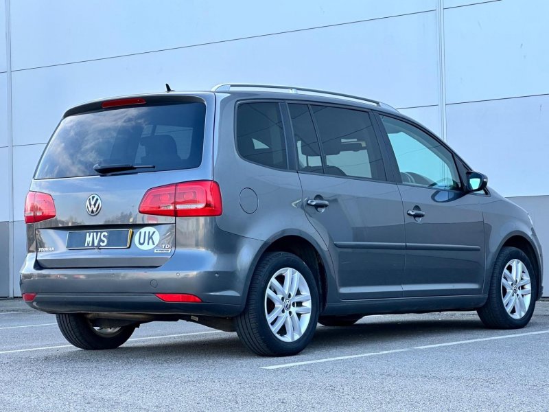 VOLKSWAGEN TOURAN