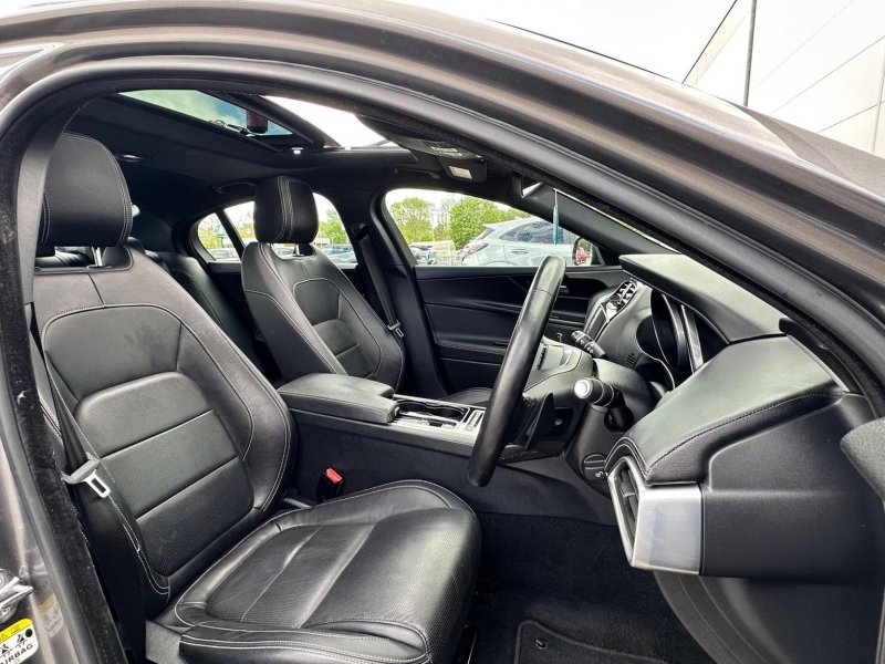 JAGUAR XE