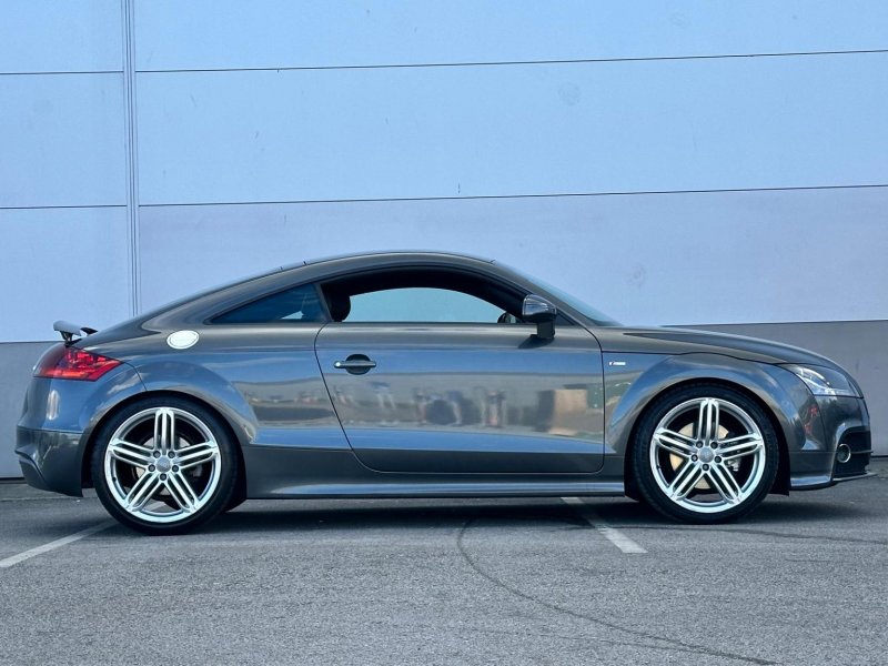 AUDI TT