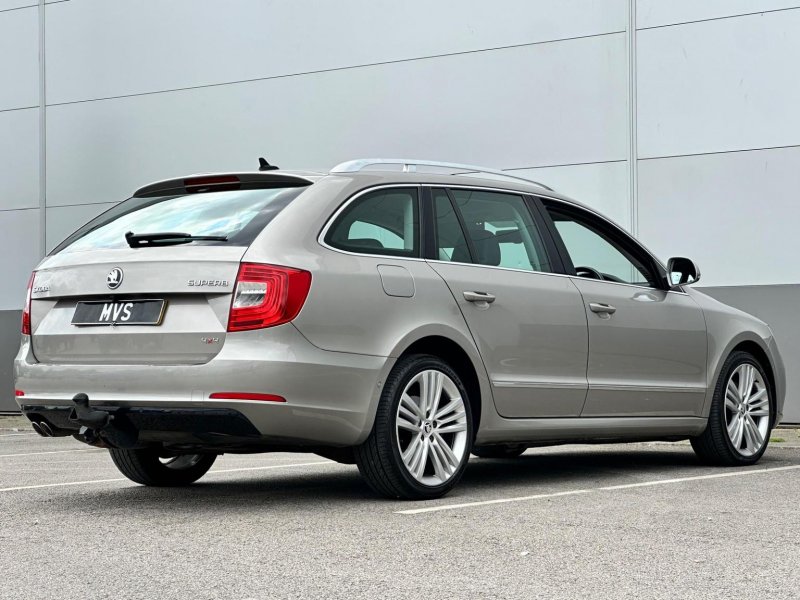 SKODA SUPERB